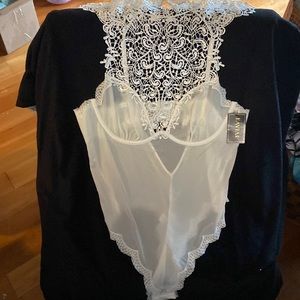 Kaviar high neck white lingerie size 1xl